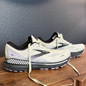 Brooks Adrenaline GTS Running Shoes size 8